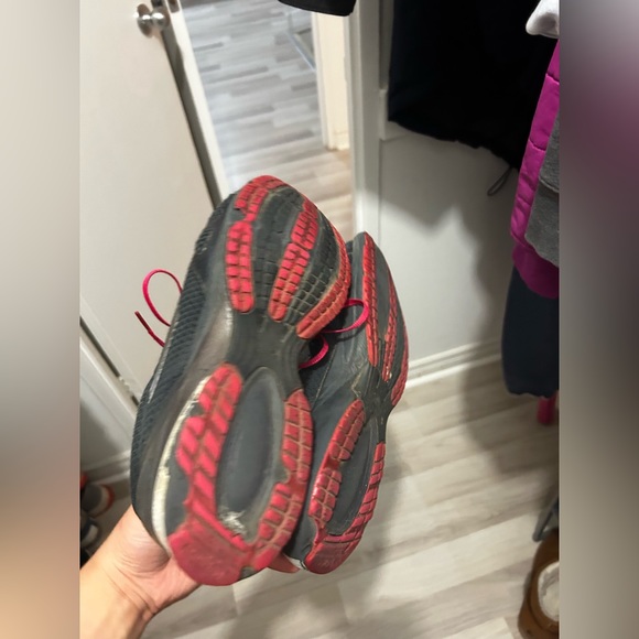 Adidas running shoes (adiprene cushioning) - Picture 3 of 4